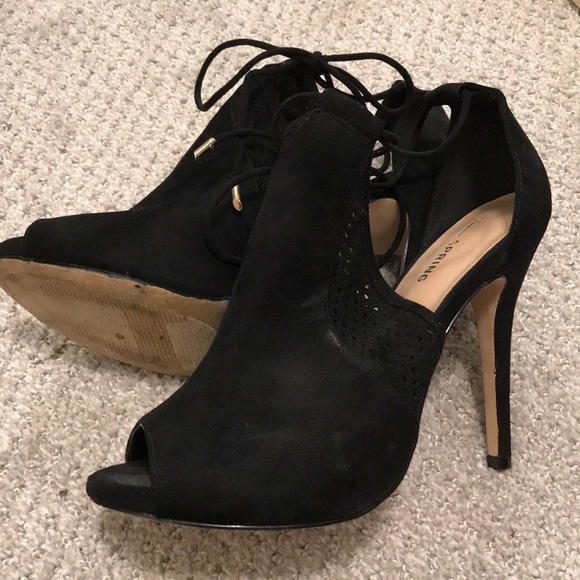Beautiful Black Suede Stilettos - Picture 2 of 6